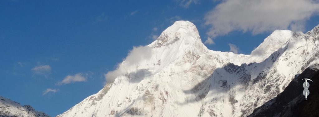 Himalaya mountain range with view of Trishul, Mrigthuni and Maiktoli peaks  at sunset from Kausani Uttarakhand Stock Photo - Alamy