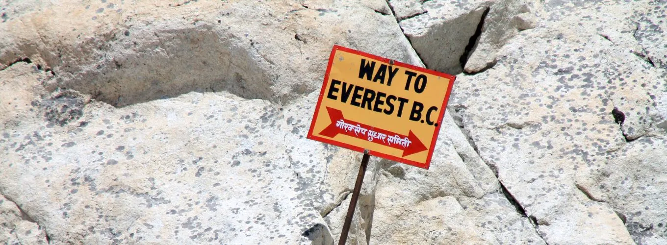 way to ebc trek- kahlur Travels India